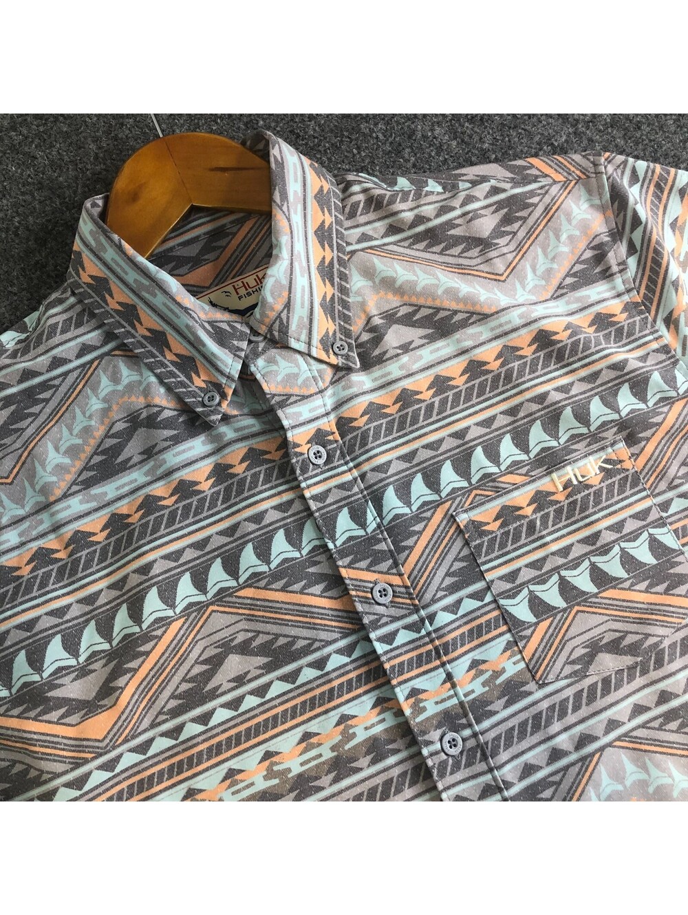 Huk Short Sleeve Button Up Fishing Shirt Men Medium Aztec Breathable Lightweight
